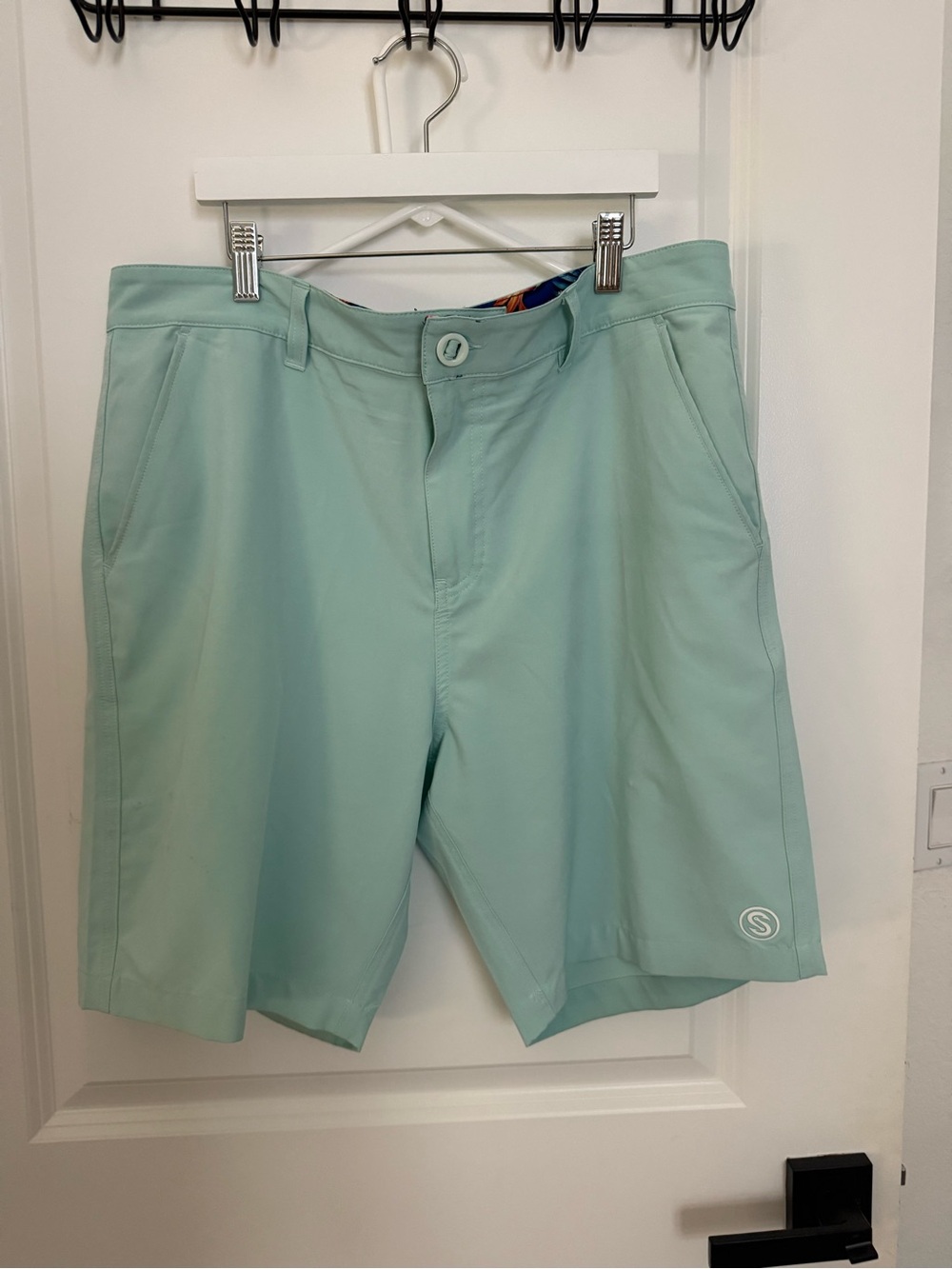 Scales golf shorts